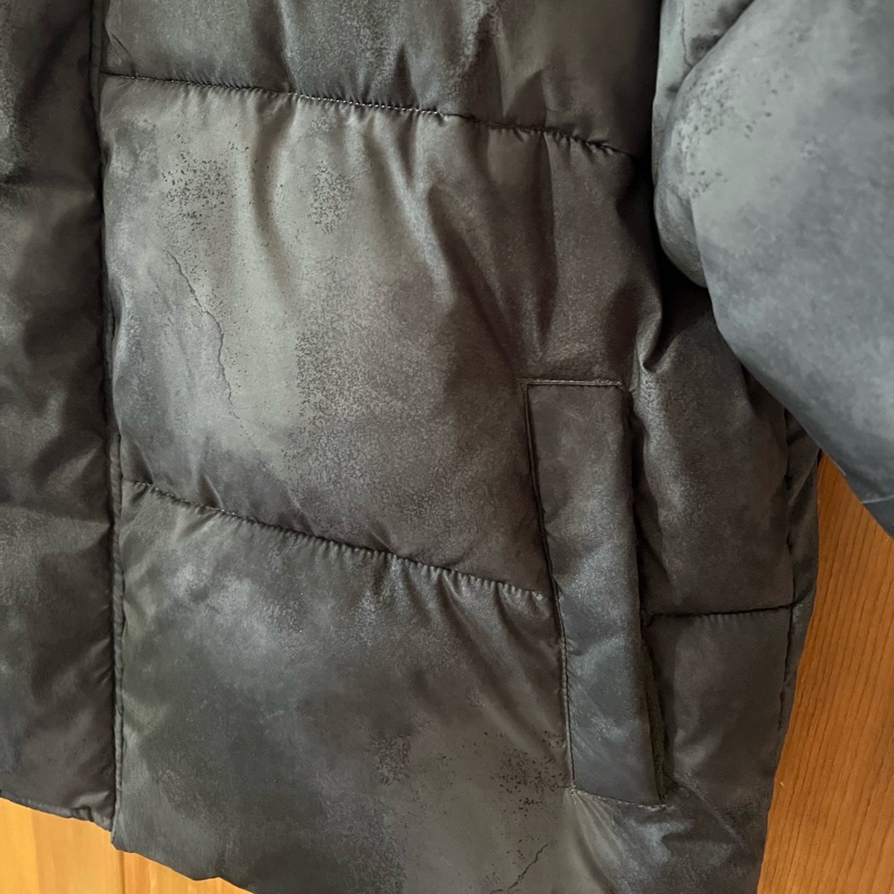NWT Fabletics Essential Puffer, Medium (8), Onyx Smudge - Picture 2 of 7